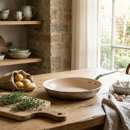 מחבת קרמית דו שכבתית